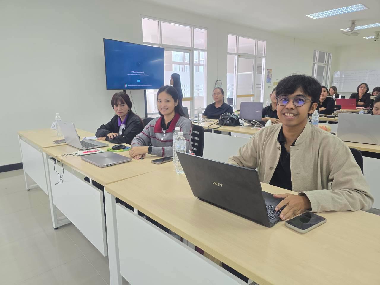 33. โครงการการผลิตสื่อการสอนด้วยนวัตกรรม AI ของครูเพื่อส่งเสริมความคิดสร้างสรรค์สำหรับผู้เรียนในยุคดิจิทัลตามบริบทของโรงเรียน ภายใต้โครงการพัฒนาคุณภาพการศึกษาและการพัฒนาท้องถิ่นโดยมีสถาบันอุดมศึกษาเป็นพี่เลี้ยงเครือข่ายเพื่อการพัฒนาอุดมศึกษา